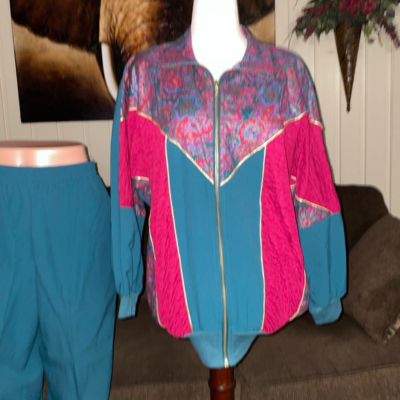 Silver Thread • Medium • Burgundy/Green/Gold • Paisley Designs • Track Suit - Picture 4 of 12